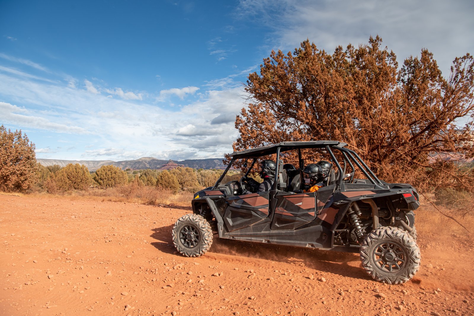 Sedona off-road jeep tour through the red rocks