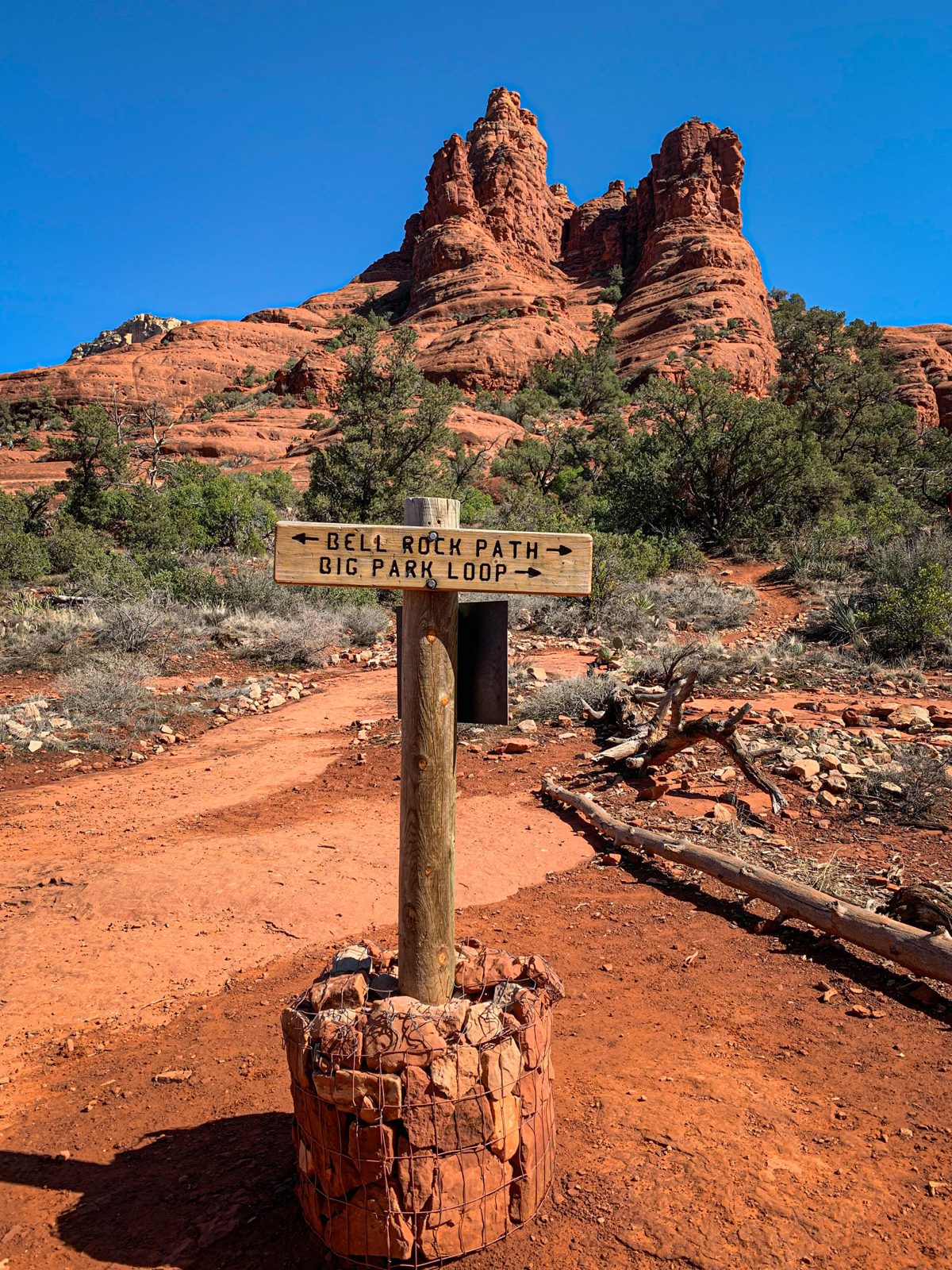Bell Rock Path trail sign at the trailhead with the red rocks in the distance